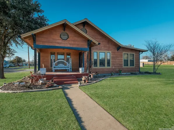 201 Brinkoeter St, Poth, TX 78147