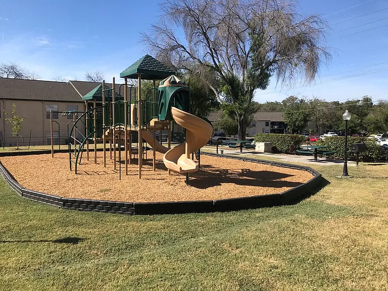 Pebble Creek Apartments — Photo 14