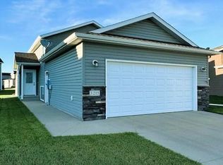 3215 62nd Ave S, Fargo, ND 58104