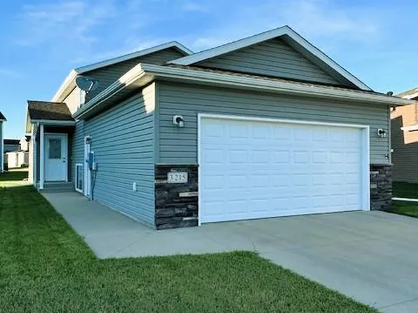 3215 62nd Ave S, Fargo, ND 58104