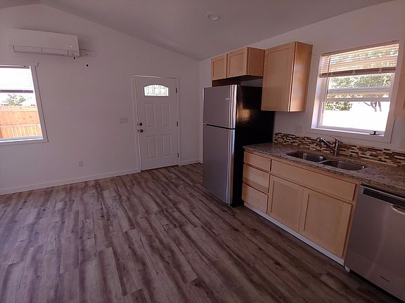 3rd image of 919-921 NW Oak Ave