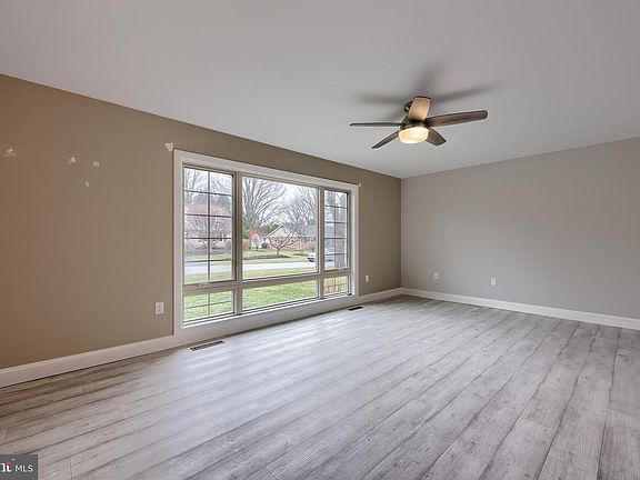 5th image of 109 Woodlawn Dr