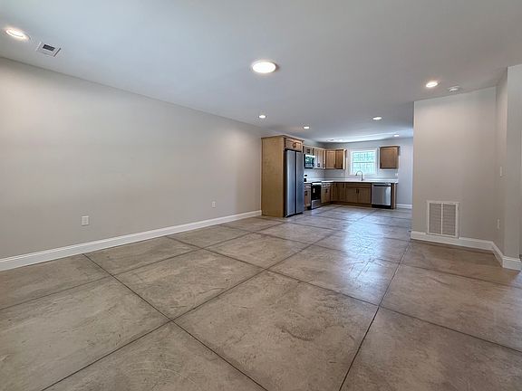 4th image of 10172 New Columbia Rd #5