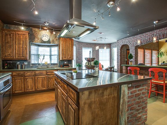 Gourmet kitchen with SS apps