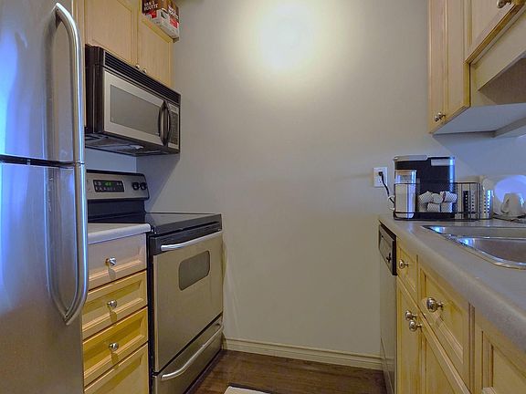 5th image of 10319 111th St NW #707