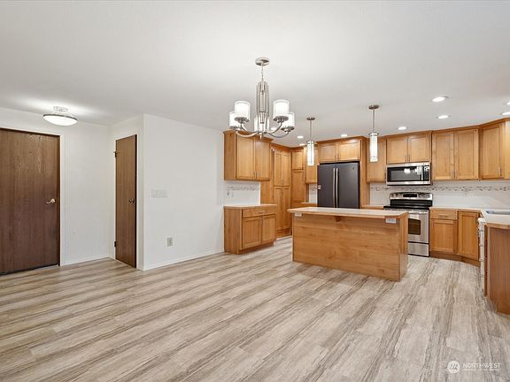 5th image of 5722 43rd Avenue NW