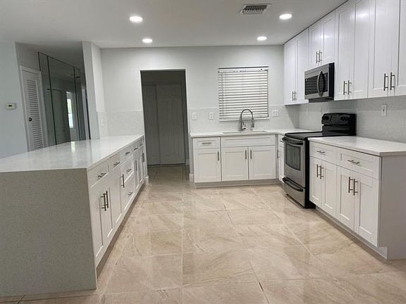 4th image of 1831 S Lake Ct