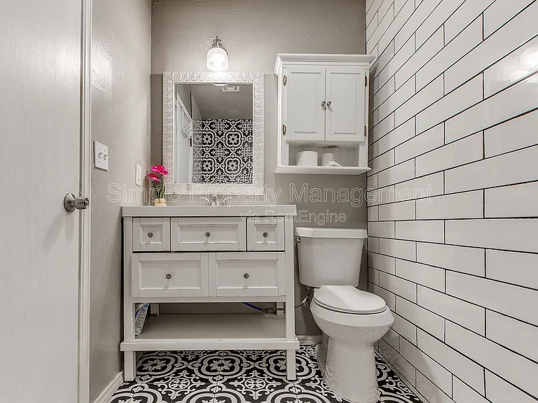 4136 NW 61st Ter — Photo 33