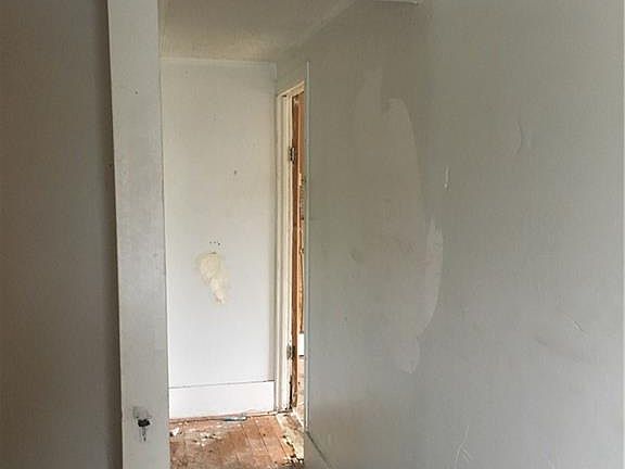 5th image of 373 Ingleside Ave