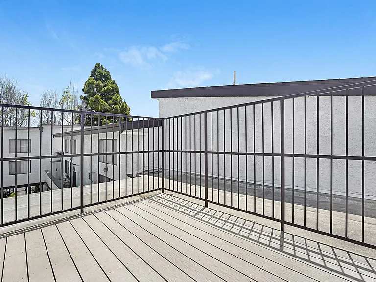 3415 McLaughlin Ave in Mar Vista! Steps to toe Mar Vista Rec Center! — Photo 3
