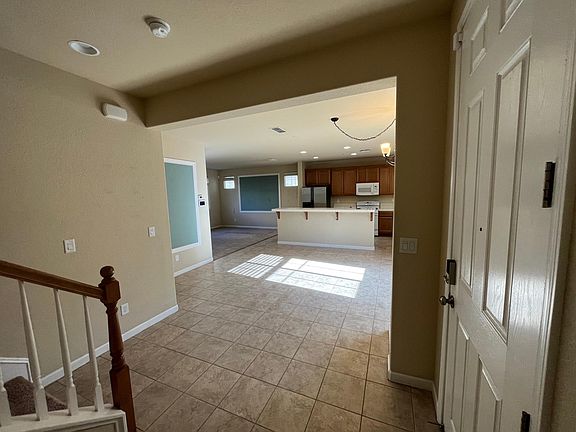 4th image of 32 Crystalwood Cir