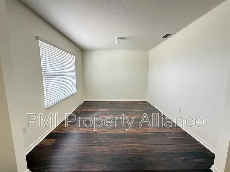 131 Bella Dr — Photo 2