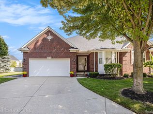44345 Nova Dr, Sterling Heights, MI