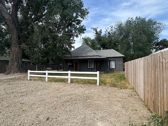 5th image of 861 8th Ave N