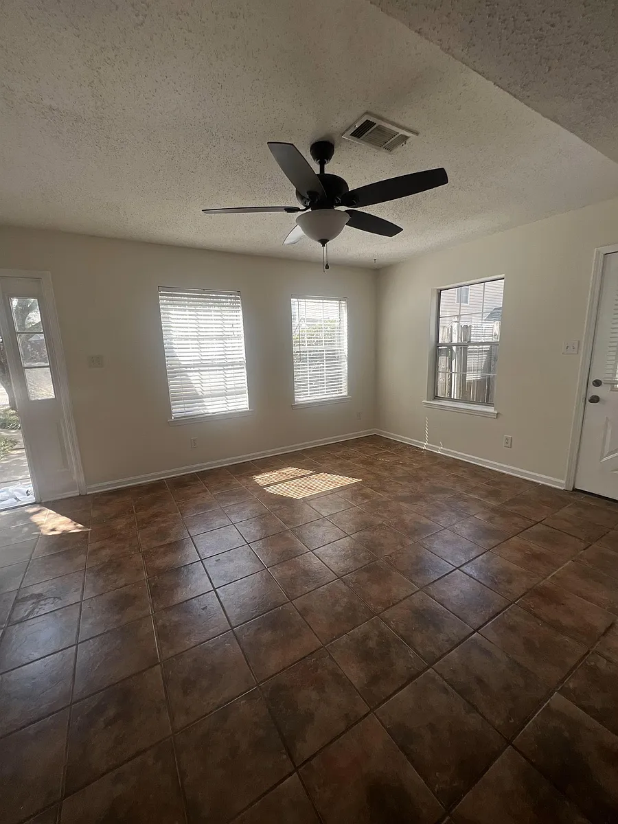 Building Photo - 833 Harbor Bend Dr #1