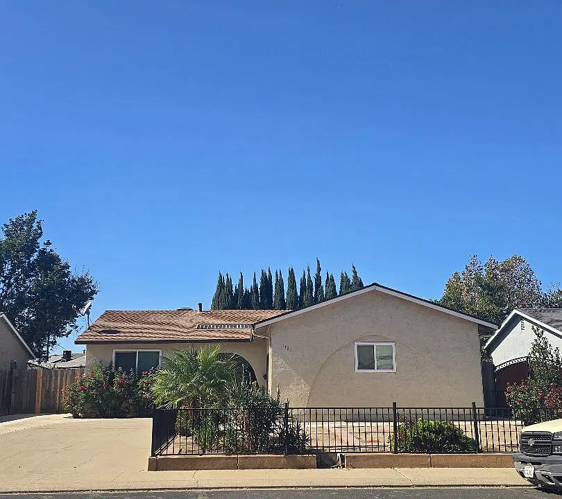 1121 Crestwood Ave