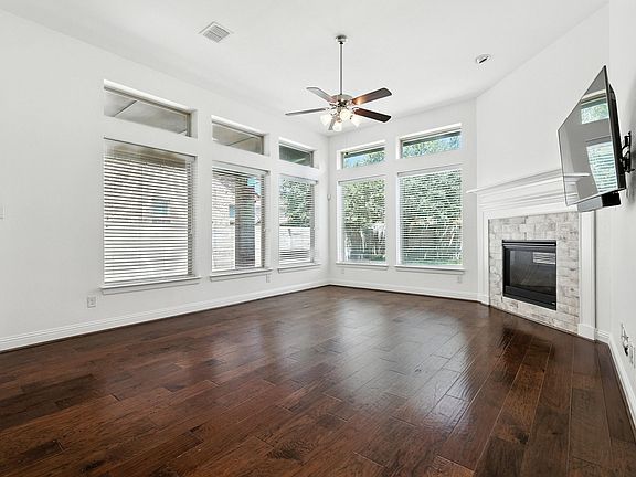 2nd image of 1516 8th St