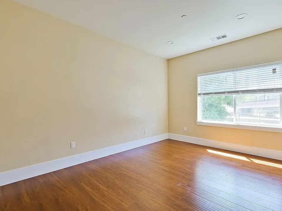 328 Angel Ave