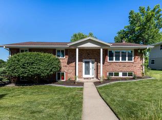 950 Valentine Dr, Dubuque, IA 52003