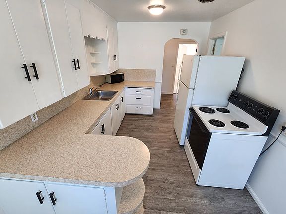 4th image of 701 10th St #703