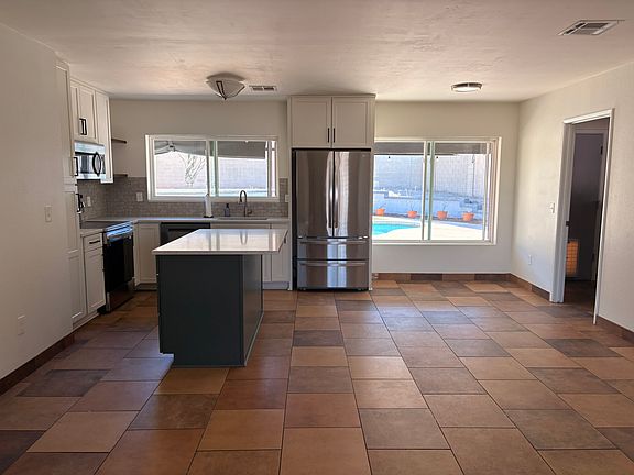 4th image of 1131 W Santa Cruz Dr