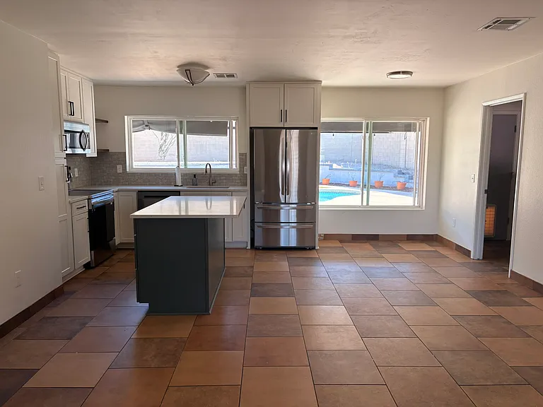 1131 W Santa Cruz Dr — Photo 4