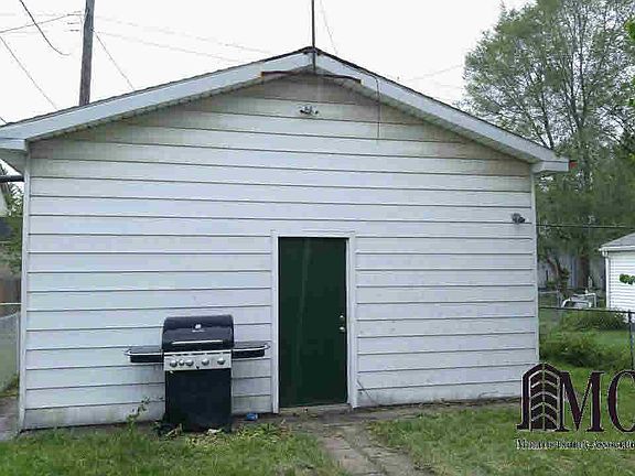 3rd image of 880 7th St