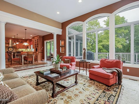 5th image of 4045 Yarrow Dr NE