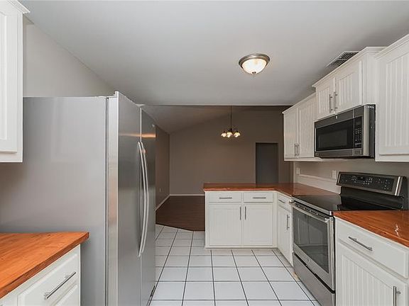 5th image of 7501 Willow Wisp Dr E
