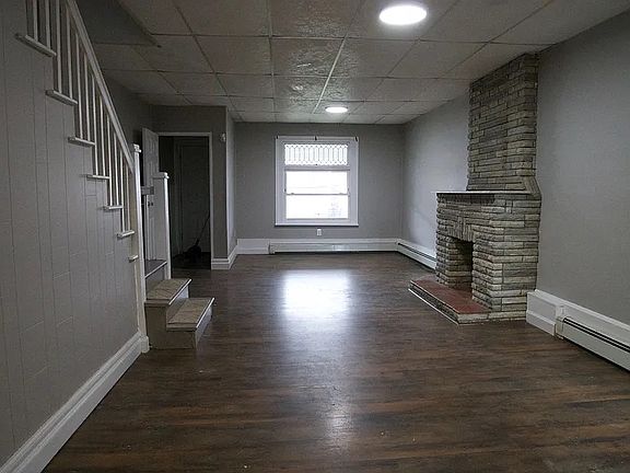 3rd image of 1122 Fullerton Ave