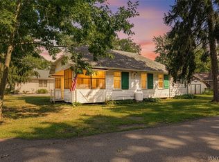 3280 Orchard Pl, Wilson, NY 14172