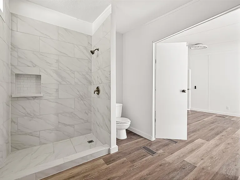 6018 Barney Ln — Photo 32