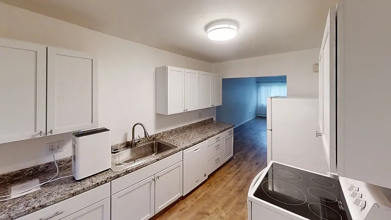 2 bed, 1.0 bath, 740 sqft, $1,600 — Photo 2