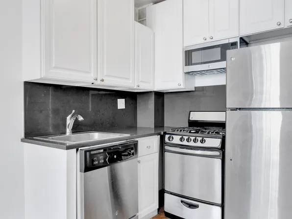 876 Lexington Avenue image 1 of 6