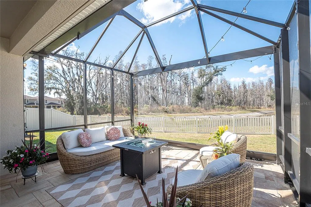 4 bed, 2.0 bath, 1983 sqft, $2,300 — Photo 3