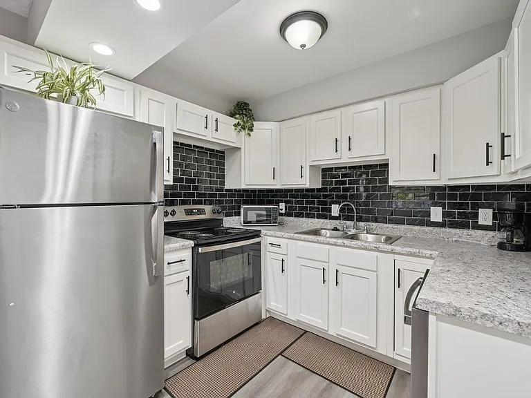Park Place Apartments — Photo 13