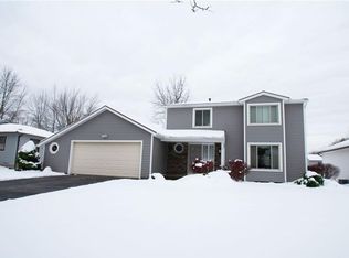 21 Foxshire Ln, Rochester, NY 14606