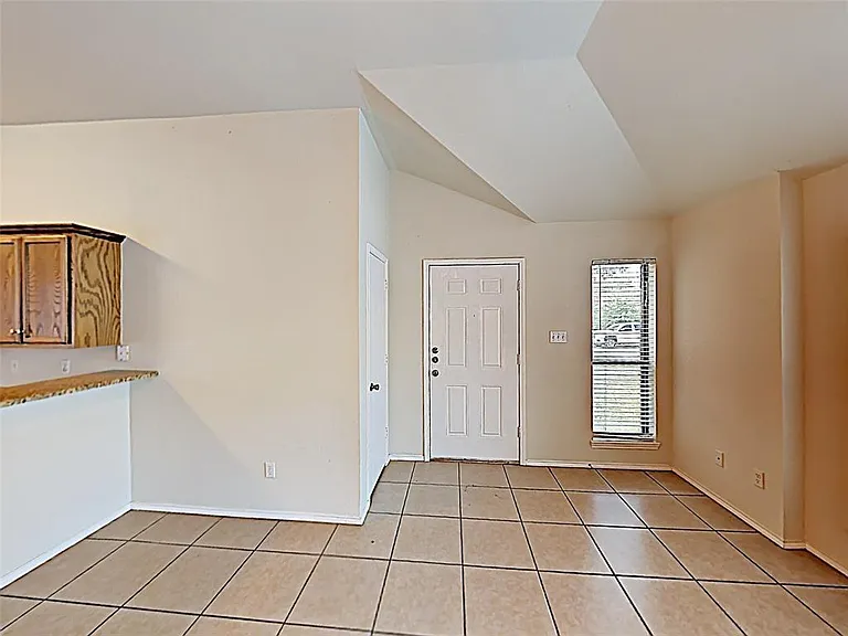 1021 Olivewood Ln — Photo 5