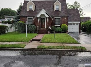 18 E Amsterdam Ave, Fair Lawn, NJ 07410