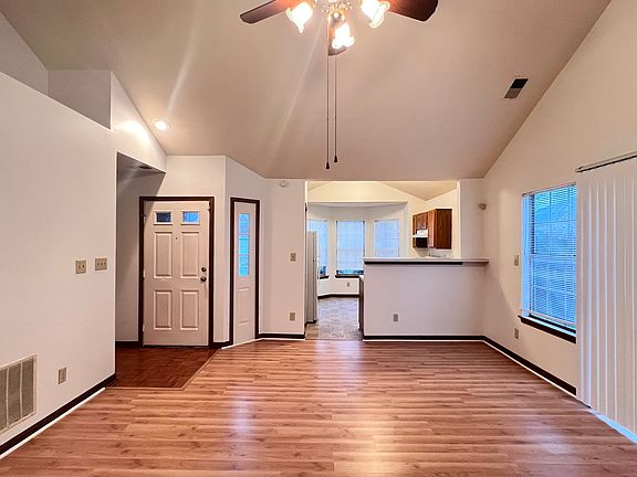3rd image of 4923 Peony Pl