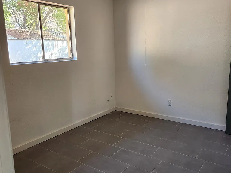 4102 W Colter St — Photo 9