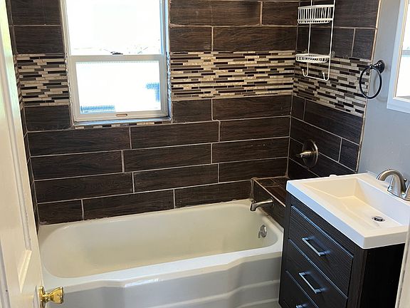 2nd image of 13 Girard Pl #2