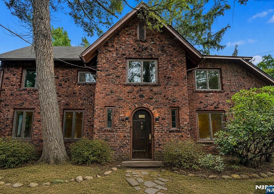 1st image of 8 Harriot Ave
