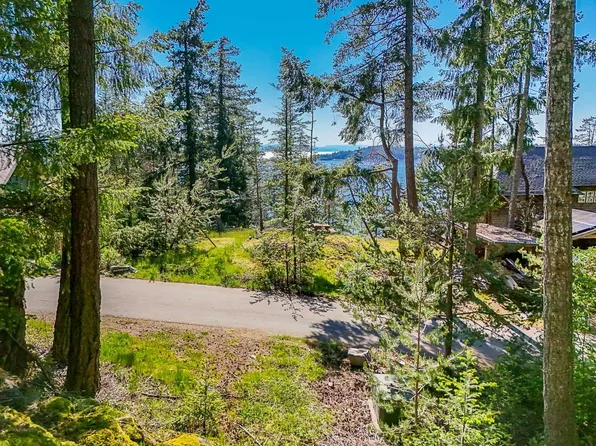 1795 Emily Ln, Bowen Island, BC V0N 1G2