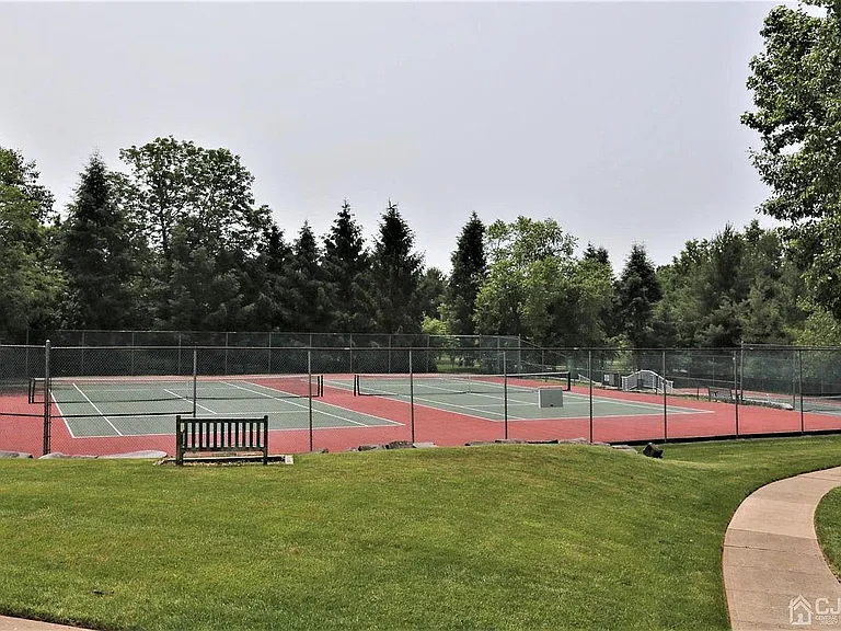 105 Park Knl — Photo 19