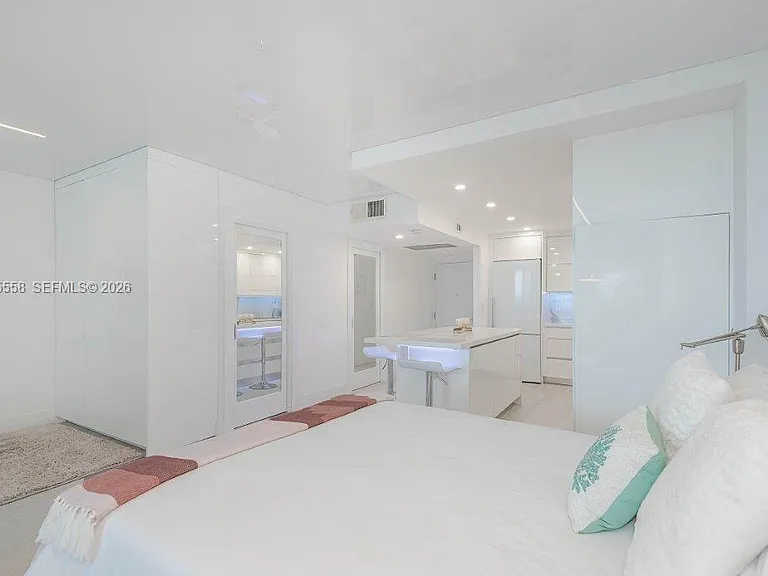 2301 Collins Ave #811 — Photo 14