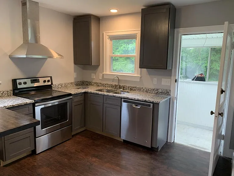 1200 Garrison Ave — Photo 3