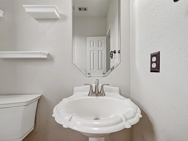 14603 Bladenboro Dr — Photo 27