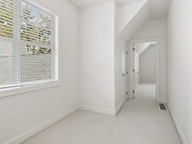 1588 Oak St — Photo 20