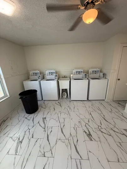 1075 W Vanderbilt St — Photo 10